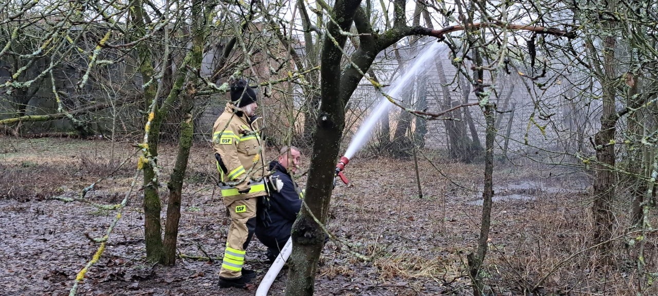 Strażacy ochotnicy z Kunina uratowali plebanię przed zalaniem [29.01.2024] - zdjęcie #4 - eOstroleka.pl