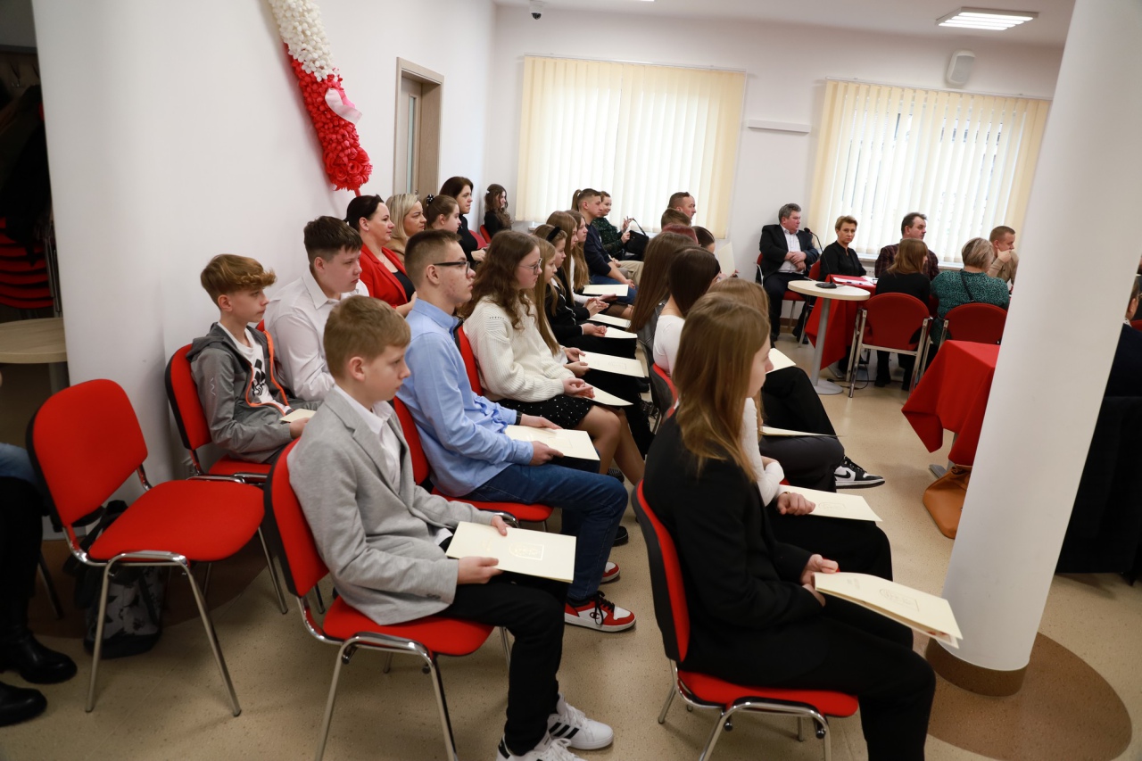 Uzdolnieni uczniowie z gminy Lelis nagrodzeni - zdjęcie #2 - eOstroleka.pl