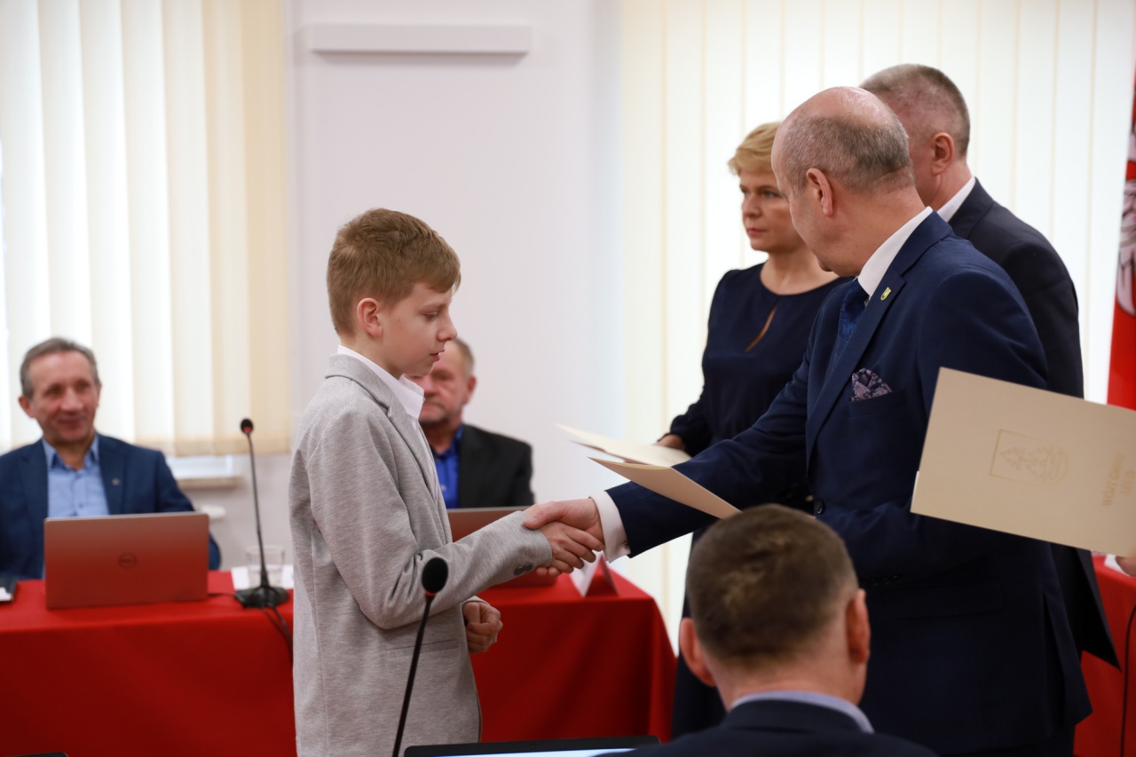 Uzdolnieni uczniowie z gminy Lelis nagrodzeni - zdjęcie #1 - eOstroleka.pl