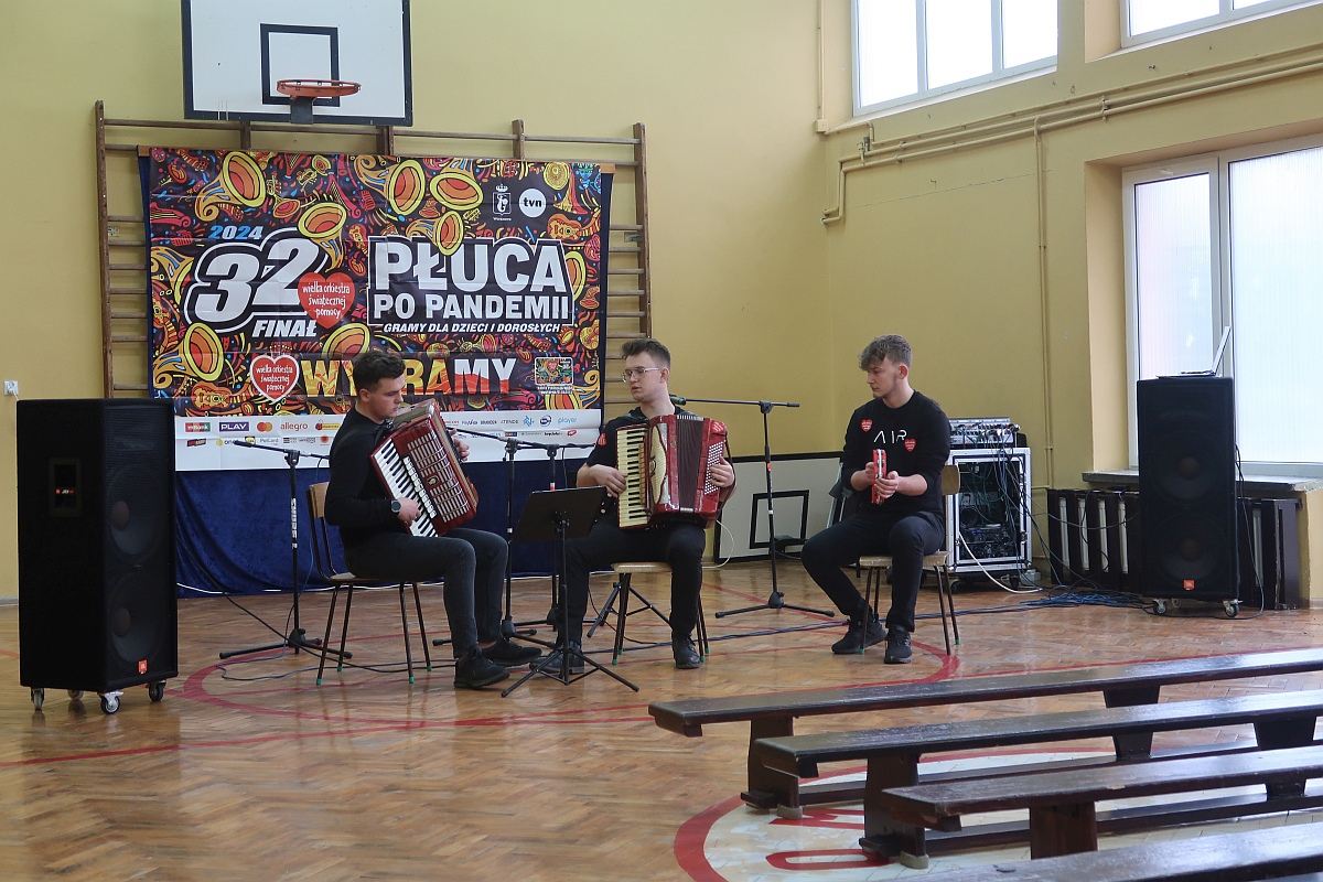 Sztab WOŚP w Zawadach podlicza swoją zbiórkę. Kwota robi wrażenie! [29.01.2024] - zdjęcie #4 - eOstroleka.pl