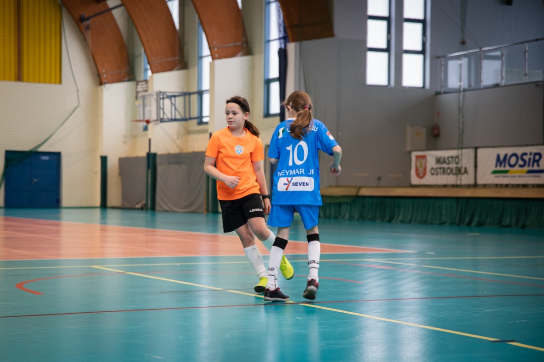 Ferie na sportowo - piłka nożna dziewcząt - zdjęcie #21 - eOstroleka.pl