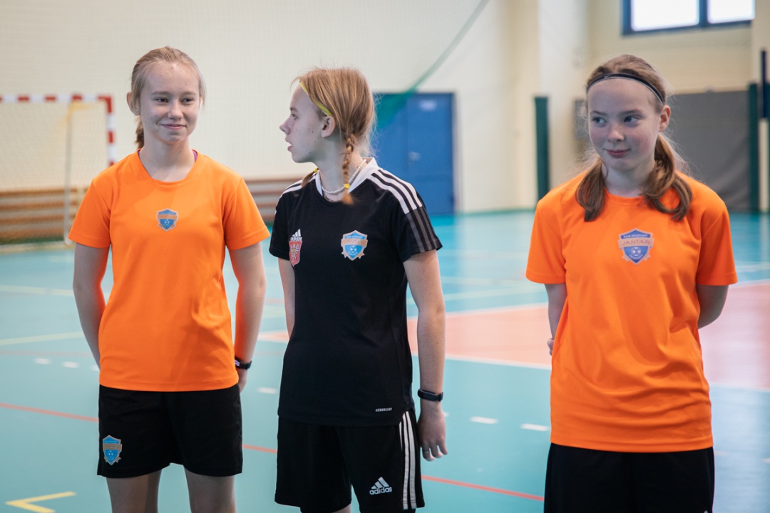 Ferie na sportowo - piłka nożna dziewcząt - zdjęcie #17 - eOstroleka.pl