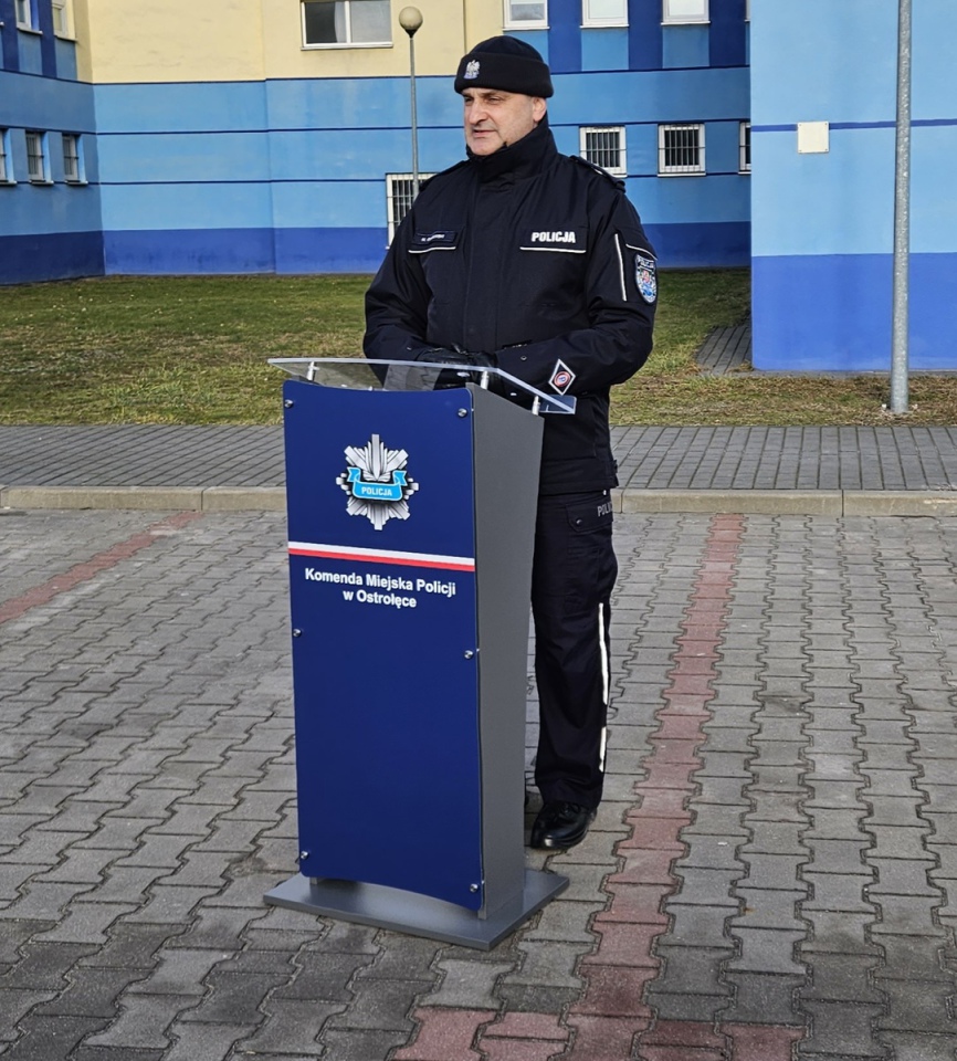Oficjalne przekazanie nowych radiowozów ostrołęckiej policji [30.01.2024] - zdjęcie #4 - eOstroleka.pl