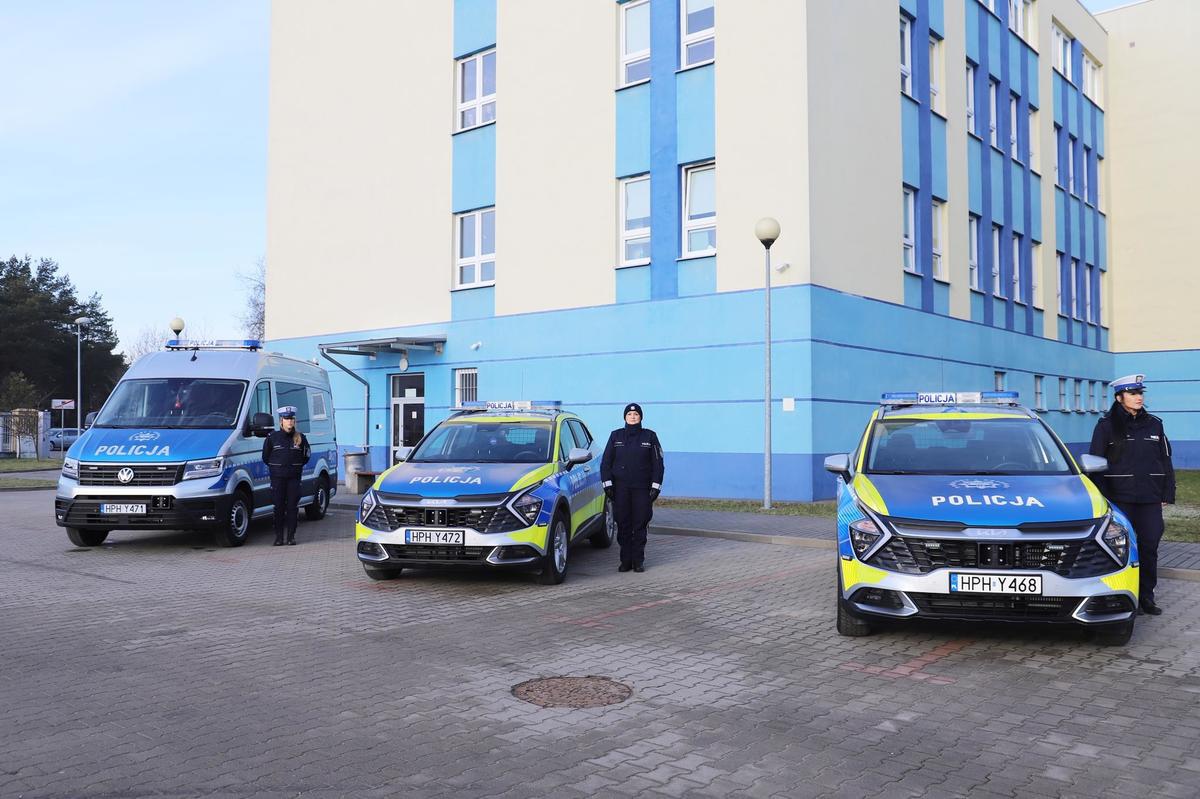 Oficjalne przekazanie nowych radiowozów ostrołęckiej policji [30.01.2024] - zdjęcie #1 - eOstroleka.pl
