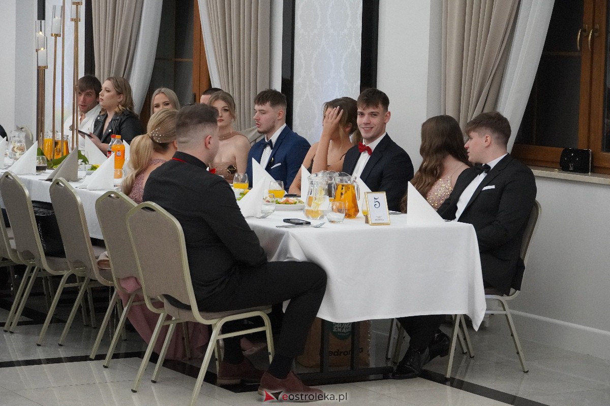 Studniówka ZSZ 4 w Ostrołęce [03.02.2024] - zdjęcie #205 - eOstroleka.pl