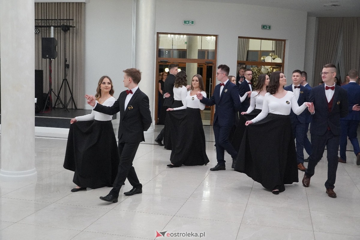 Studniówka ZSZ 4 w Ostrołęce [03.02.2024] - zdjęcie #193 - eOstroleka.pl