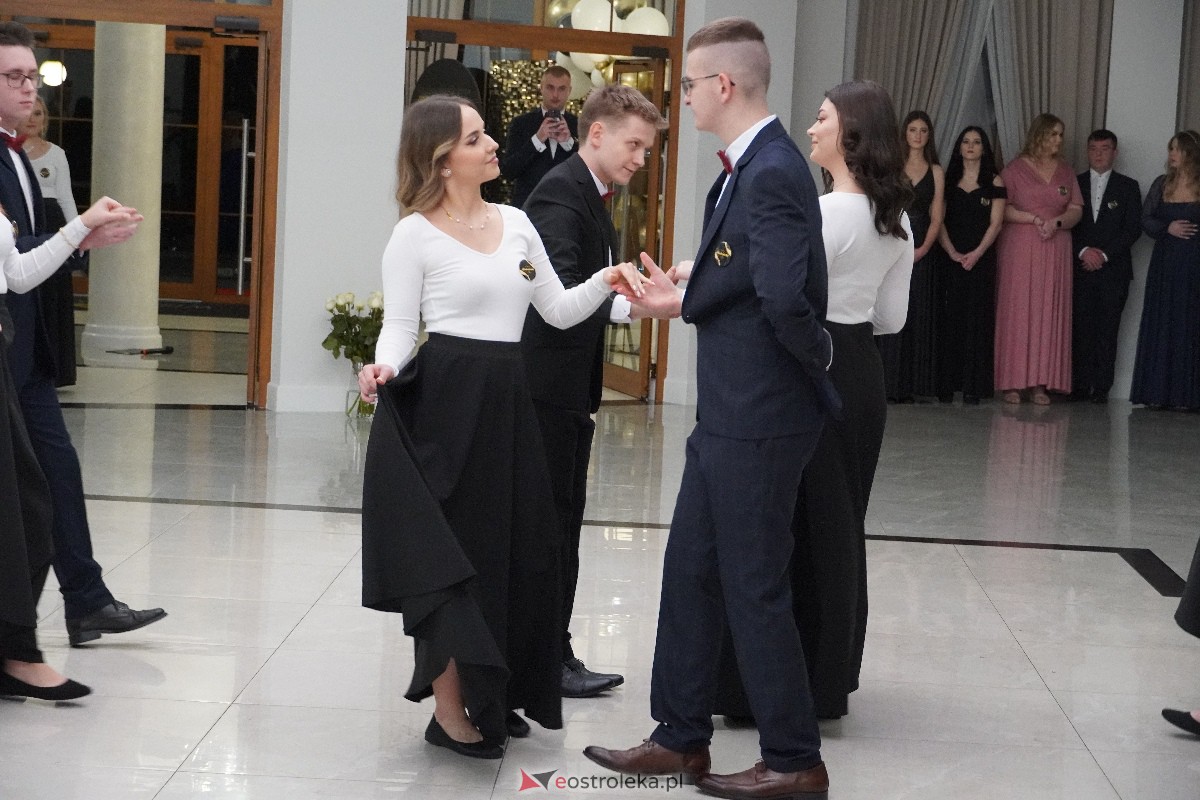 Studniówka ZSZ 4 w Ostrołęce [03.02.2024] - zdjęcie #182 - eOstroleka.pl