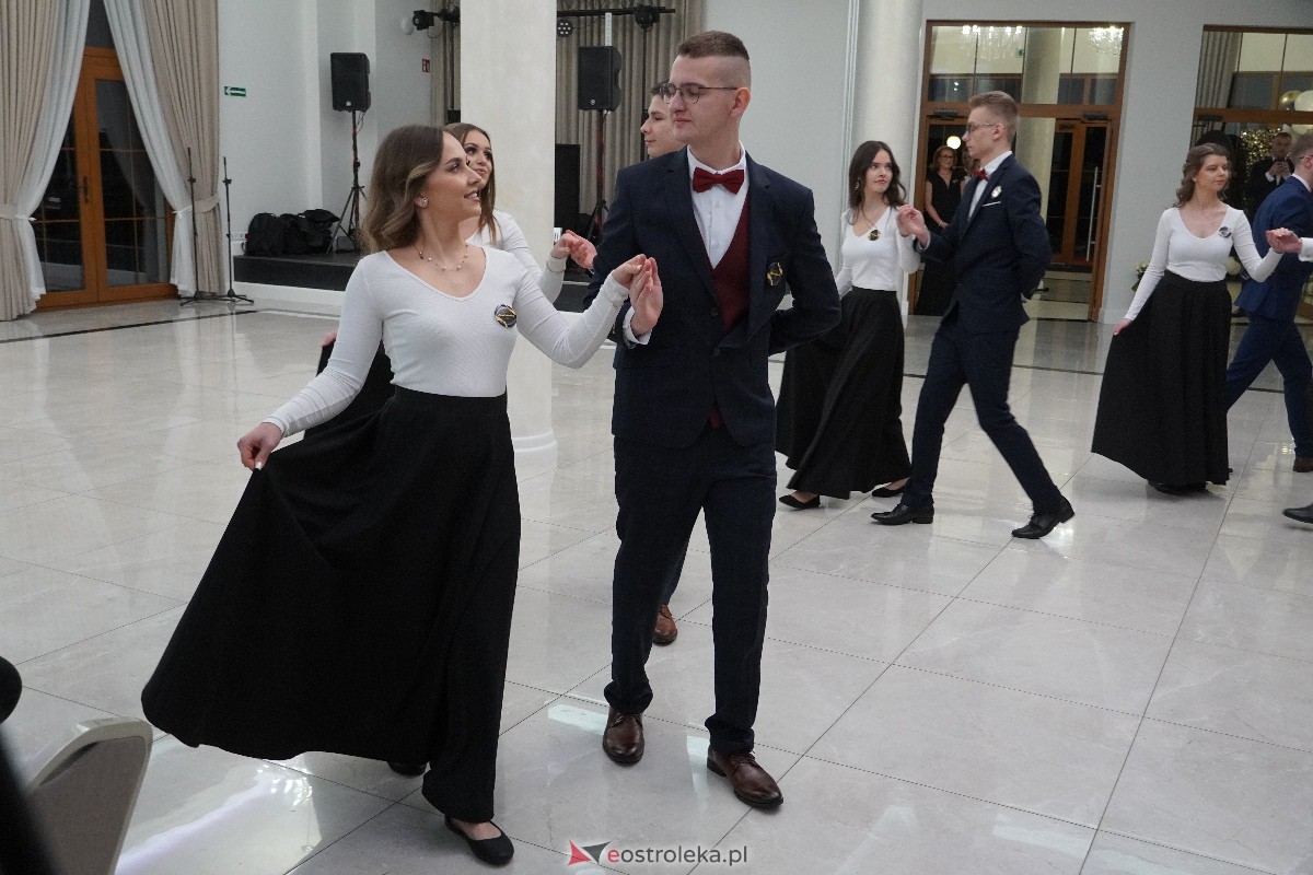 Studniówka ZSZ 4 w Ostrołęce [03.02.2024] - zdjęcie #175 - eOstroleka.pl