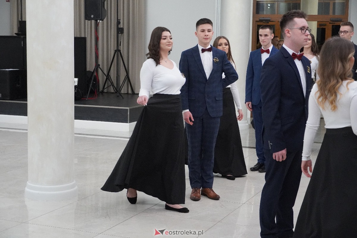 Studniówka ZSZ 4 w Ostrołęce [03.02.2024] - zdjęcie #165 - eOstroleka.pl