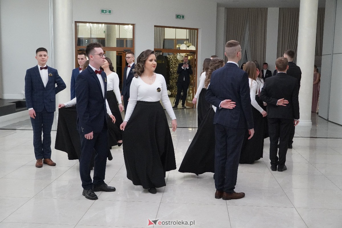 Studniówka ZSZ 4 w Ostrołęce [03.02.2024] - zdjęcie #164 - eOstroleka.pl