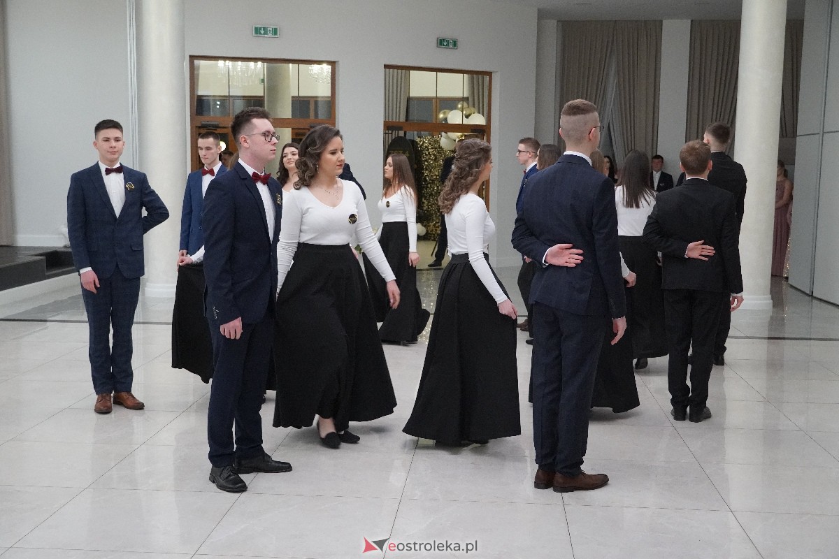 Studniówka ZSZ 4 w Ostrołęce [03.02.2024] - zdjęcie #163 - eOstroleka.pl