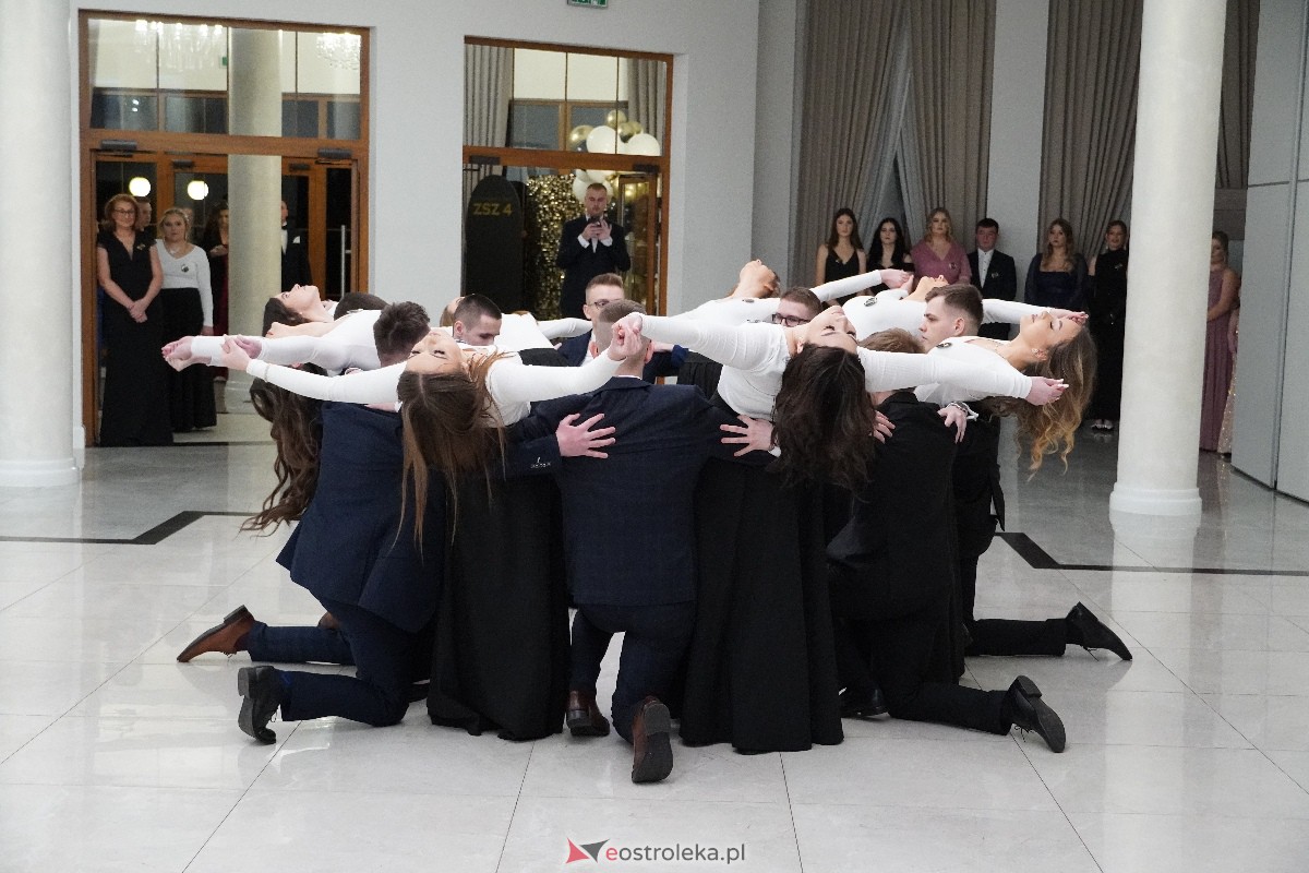 Studniówka ZSZ 4 w Ostrołęce [03.02.2024] - zdjęcie #160 - eOstroleka.pl