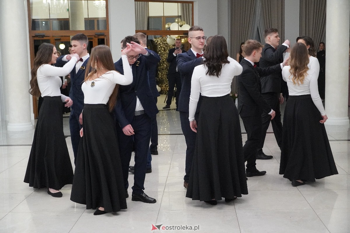 Studniówka ZSZ 4 w Ostrołęce [03.02.2024] - zdjęcie #159 - eOstroleka.pl