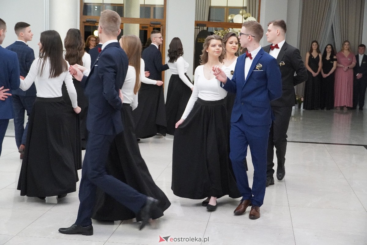 Studniówka ZSZ 4 w Ostrołęce [03.02.2024] - zdjęcie #158 - eOstroleka.pl