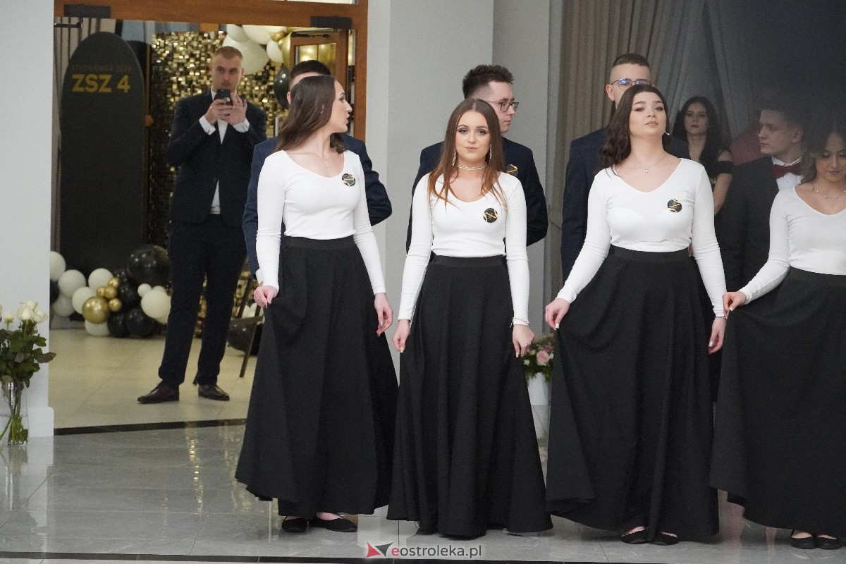 Studniówka ZSZ 4 w Ostrołęce [03.02.2024] - zdjęcie #157 - eOstroleka.pl