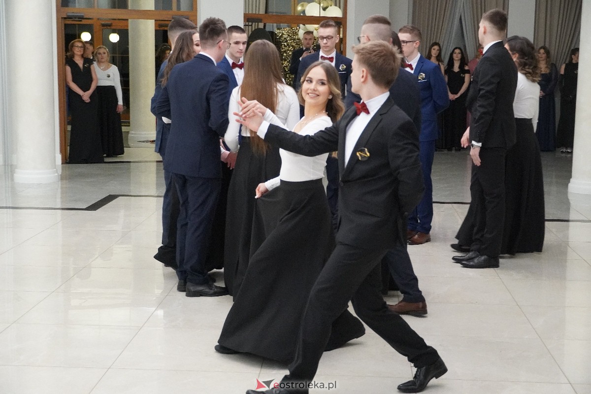 Studniówka ZSZ 4 w Ostrołęce [03.02.2024] - zdjęcie #156 - eOstroleka.pl