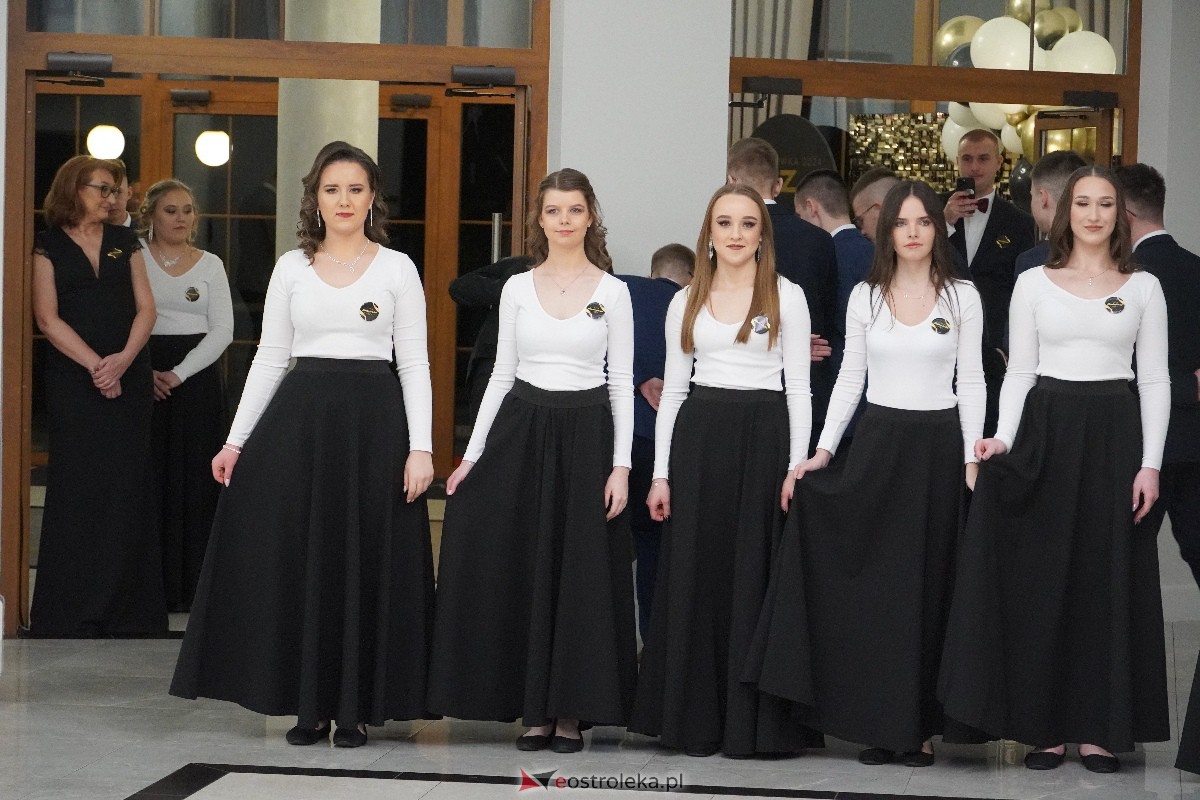 Studniówka ZSZ 4 w Ostrołęce [03.02.2024] - zdjęcie #155 - eOstroleka.pl