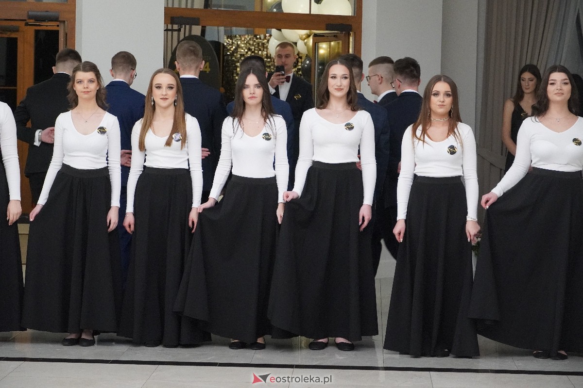 Studniówka ZSZ 4 w Ostrołęce [03.02.2024] - zdjęcie #154 - eOstroleka.pl