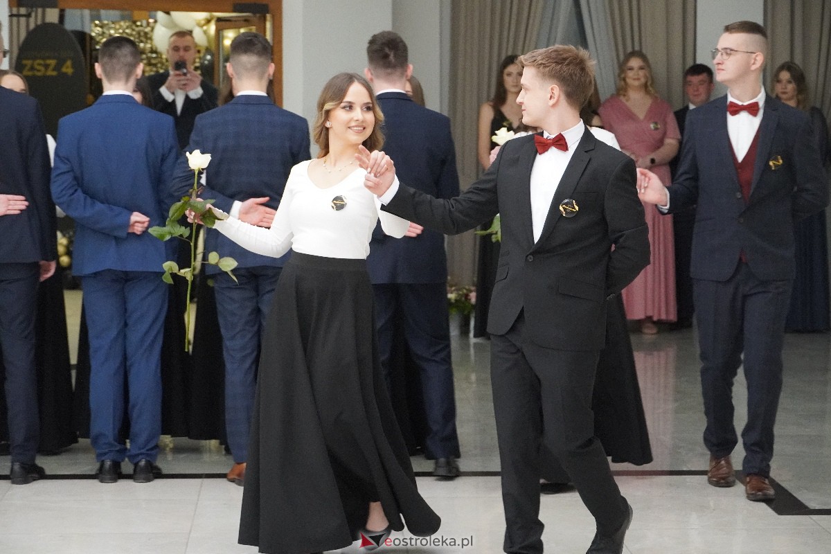 Studniówka ZSZ 4 w Ostrołęce [03.02.2024] - zdjęcie #152 - eOstroleka.pl