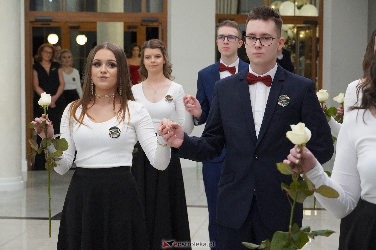 Studniówka ZSZ 4 w Ostrołęce [03.02.2024] - zdjęcie #147 - eOstroleka.pl