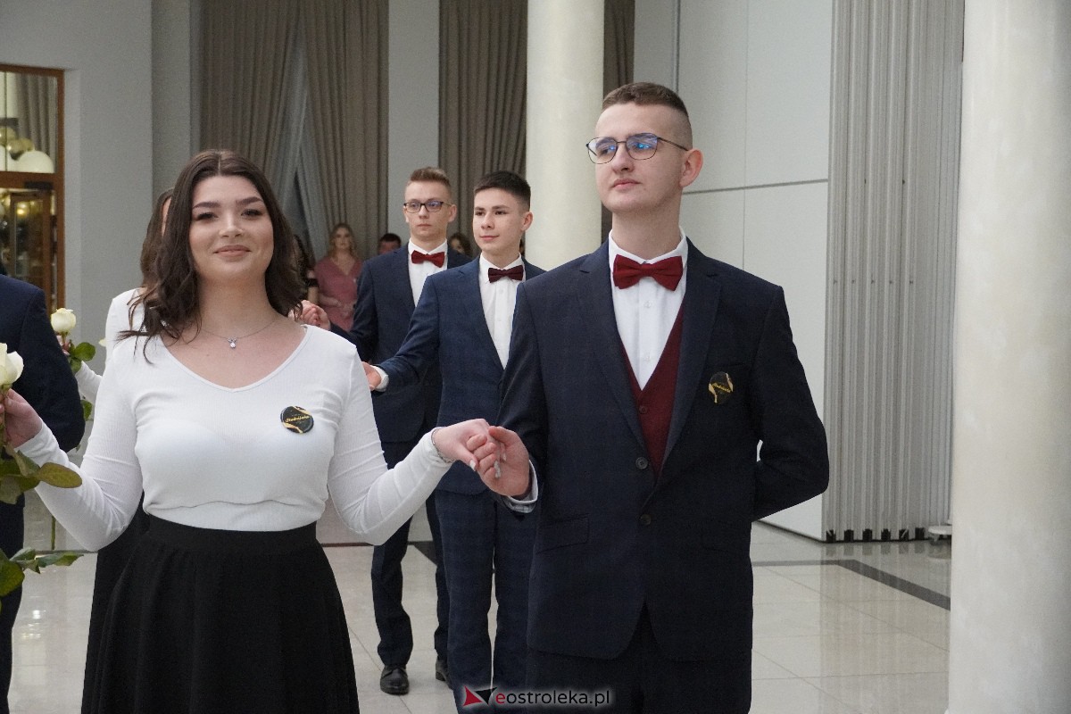 Studniówka ZSZ 4 w Ostrołęce [03.02.2024] - zdjęcie #146 - eOstroleka.pl
