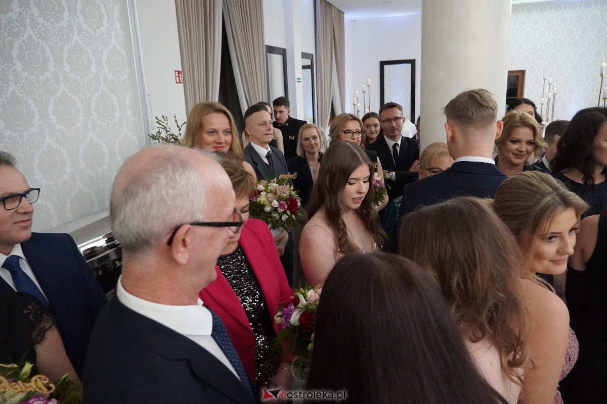 Studniówka ZSZ 4 w Ostrołęce [03.02.2024] - zdjęcie #125 - eOstroleka.pl
