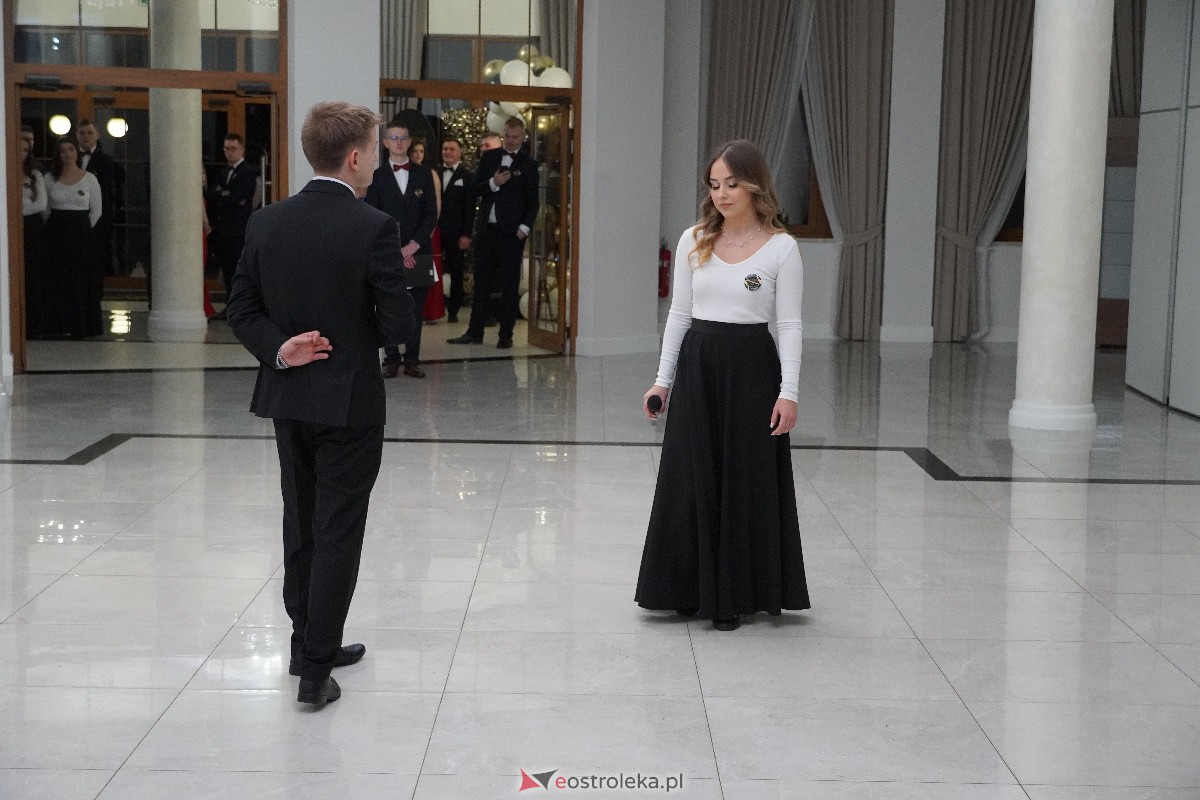 Studniówka ZSZ 4 w Ostrołęce [03.02.2024] - zdjęcie #115 - eOstroleka.pl