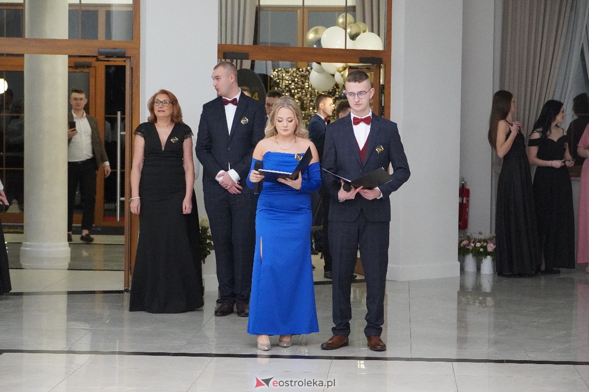 Studniówka ZSZ 4 w Ostrołęce [03.02.2024] - zdjęcie #110 - eOstroleka.pl