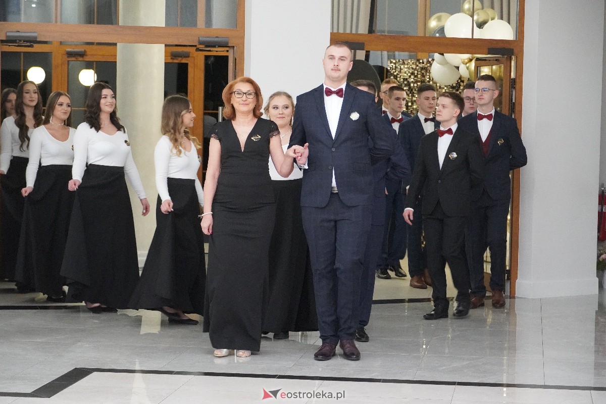 Studniówka ZSZ 4 w Ostrołęce [03.02.2024] - zdjęcie #106 - eOstroleka.pl
