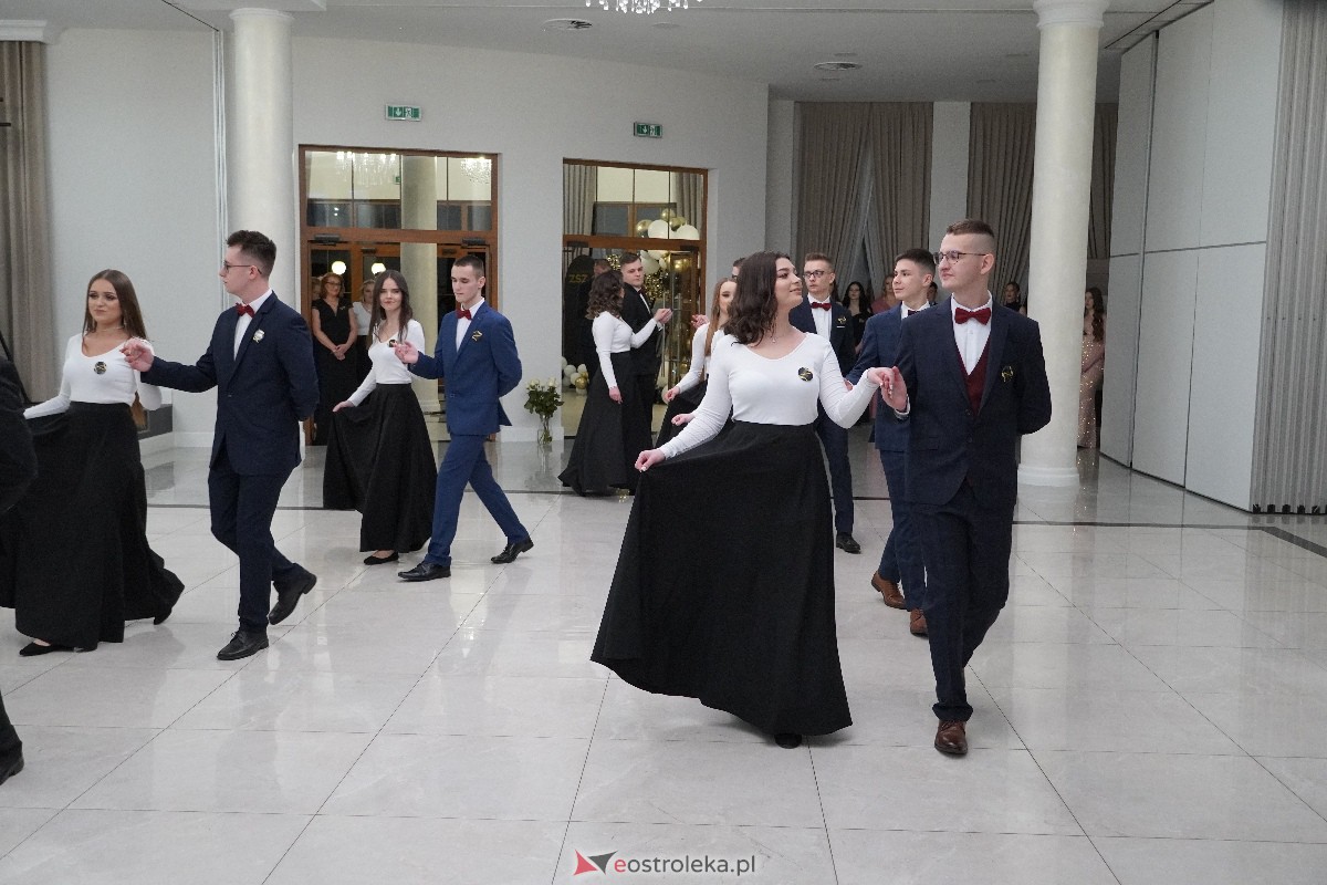 Studniówka ZSZ 4 w Ostrołęce [03.02.2024] - zdjęcie #102 - eOstroleka.pl