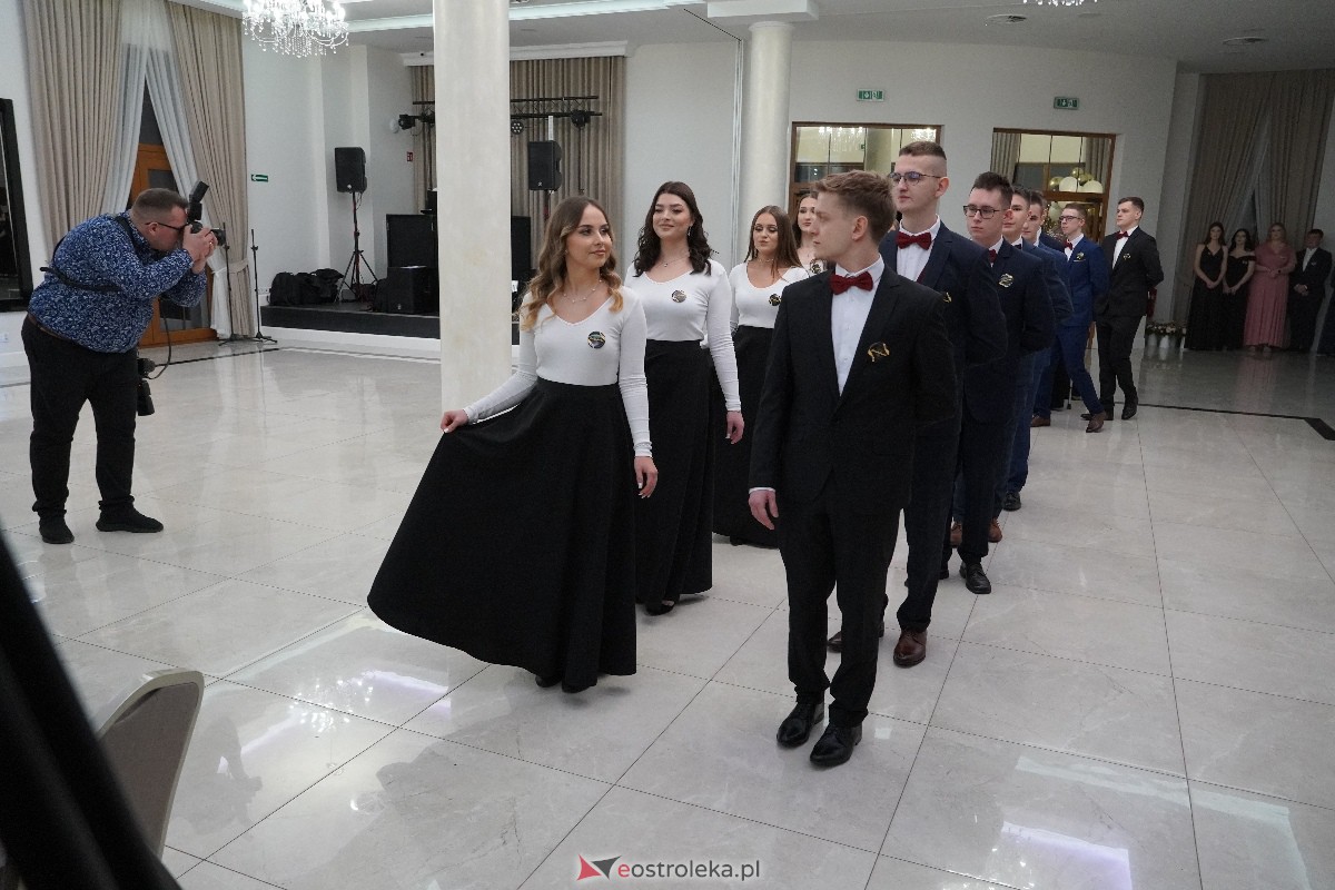 Studniówka ZSZ 4 w Ostrołęce [03.02.2024] - zdjęcie #100 - eOstroleka.pl
