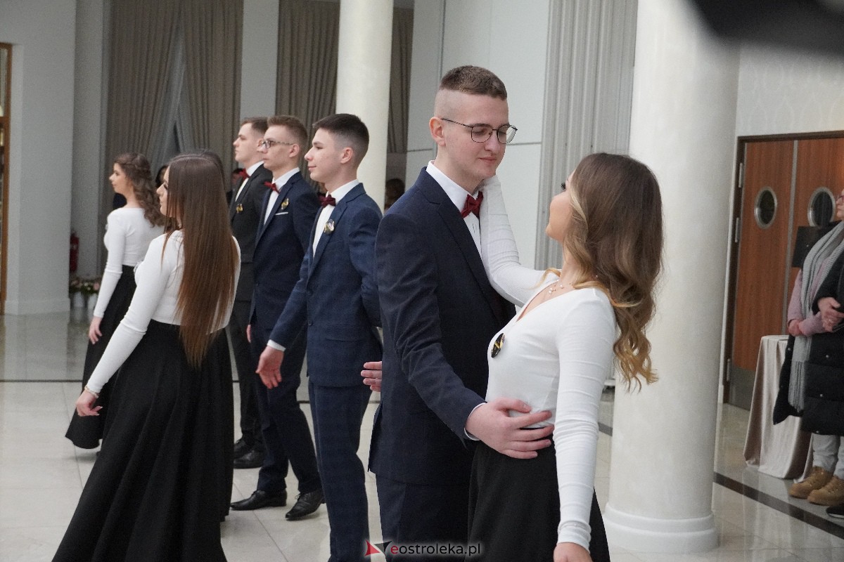 Studniówka ZSZ 4 w Ostrołęce [03.02.2024] - zdjęcie #96 - eOstroleka.pl