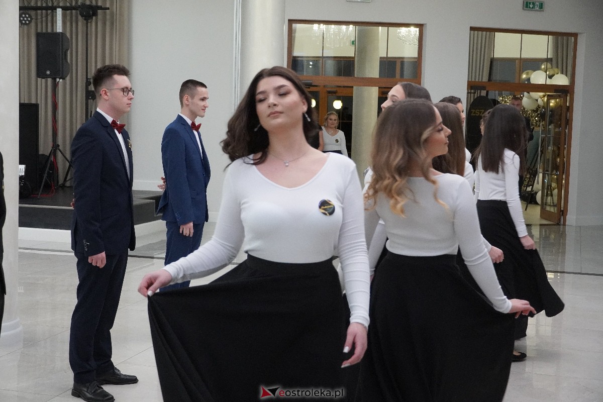 Studniówka ZSZ 4 w Ostrołęce [03.02.2024] - zdjęcie #95 - eOstroleka.pl