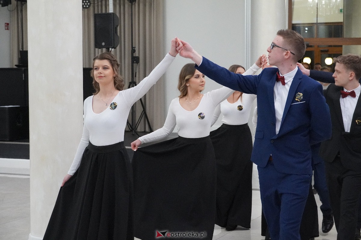 Studniówka ZSZ 4 w Ostrołęce [03.02.2024] - zdjęcie #93 - eOstroleka.pl