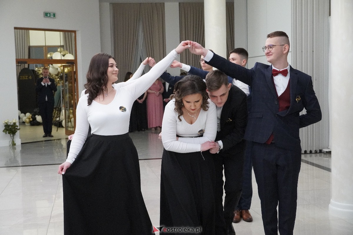 Studniówka ZSZ 4 w Ostrołęce [03.02.2024] - zdjęcie #92 - eOstroleka.pl
