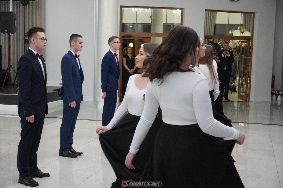 Studniówka ZSZ 4 w Ostrołęce [03.02.2024] - zdjęcie #91 - eOstroleka.pl