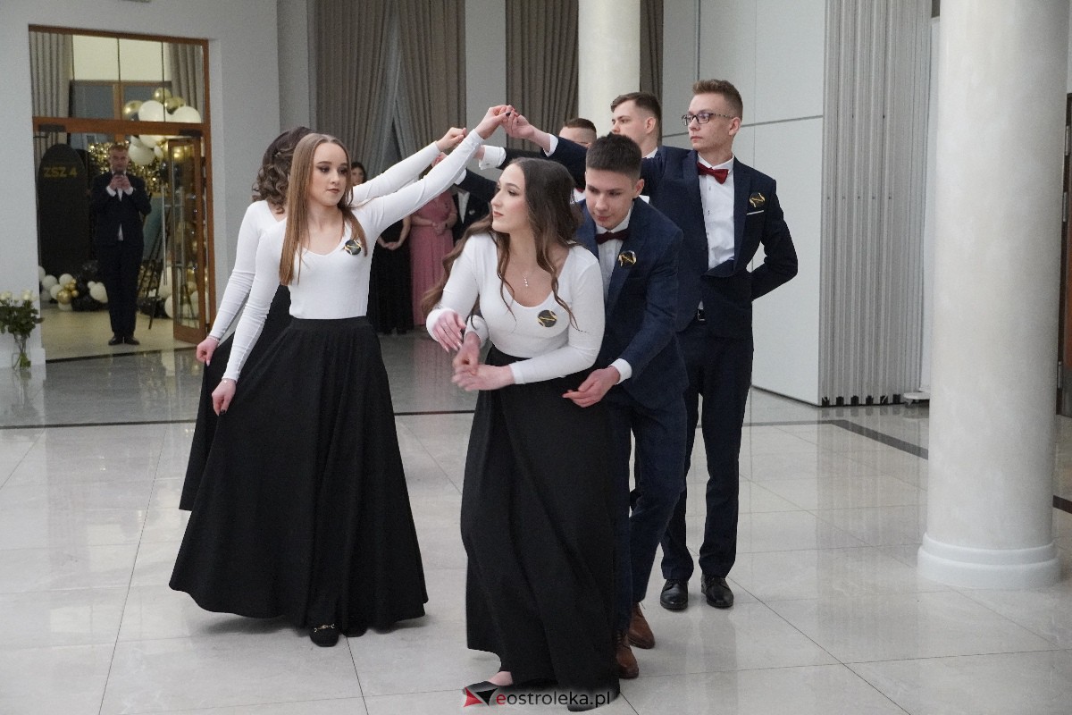 Studniówka ZSZ 4 w Ostrołęce [03.02.2024] - zdjęcie #88 - eOstroleka.pl