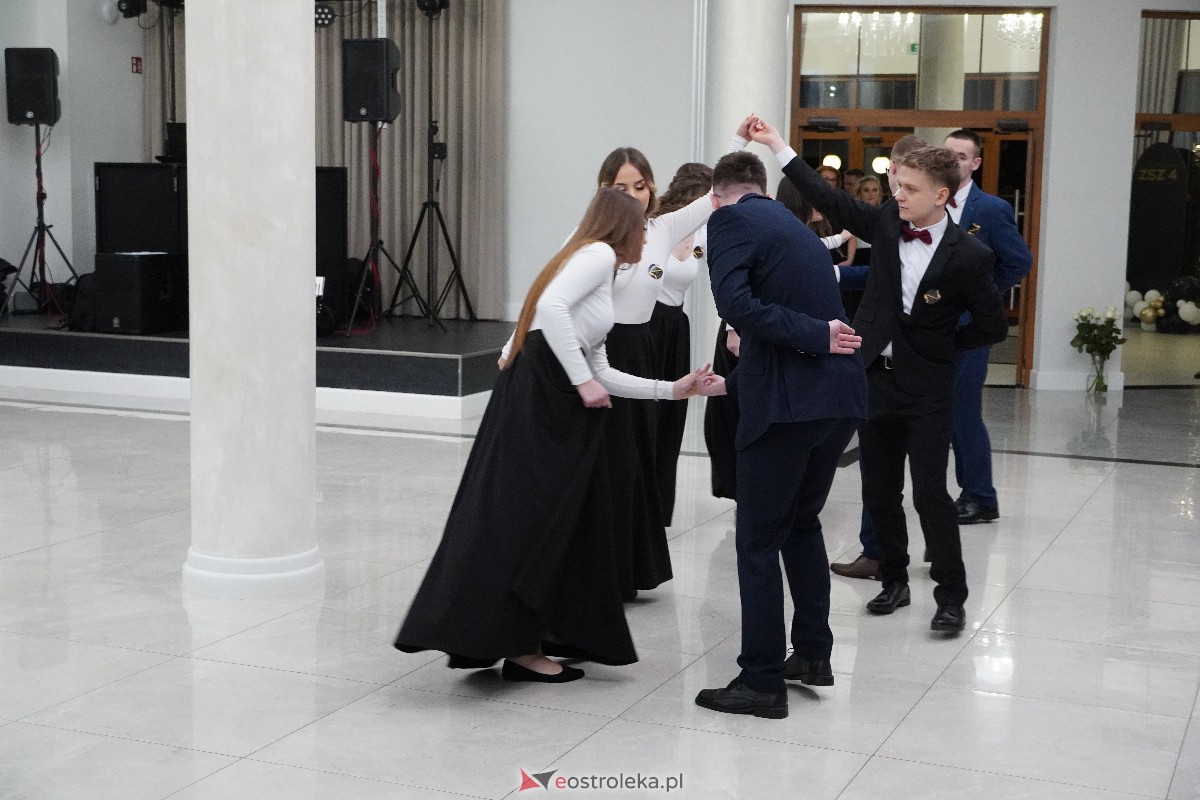 Studniówka ZSZ 4 w Ostrołęce [03.02.2024] - zdjęcie #87 - eOstroleka.pl