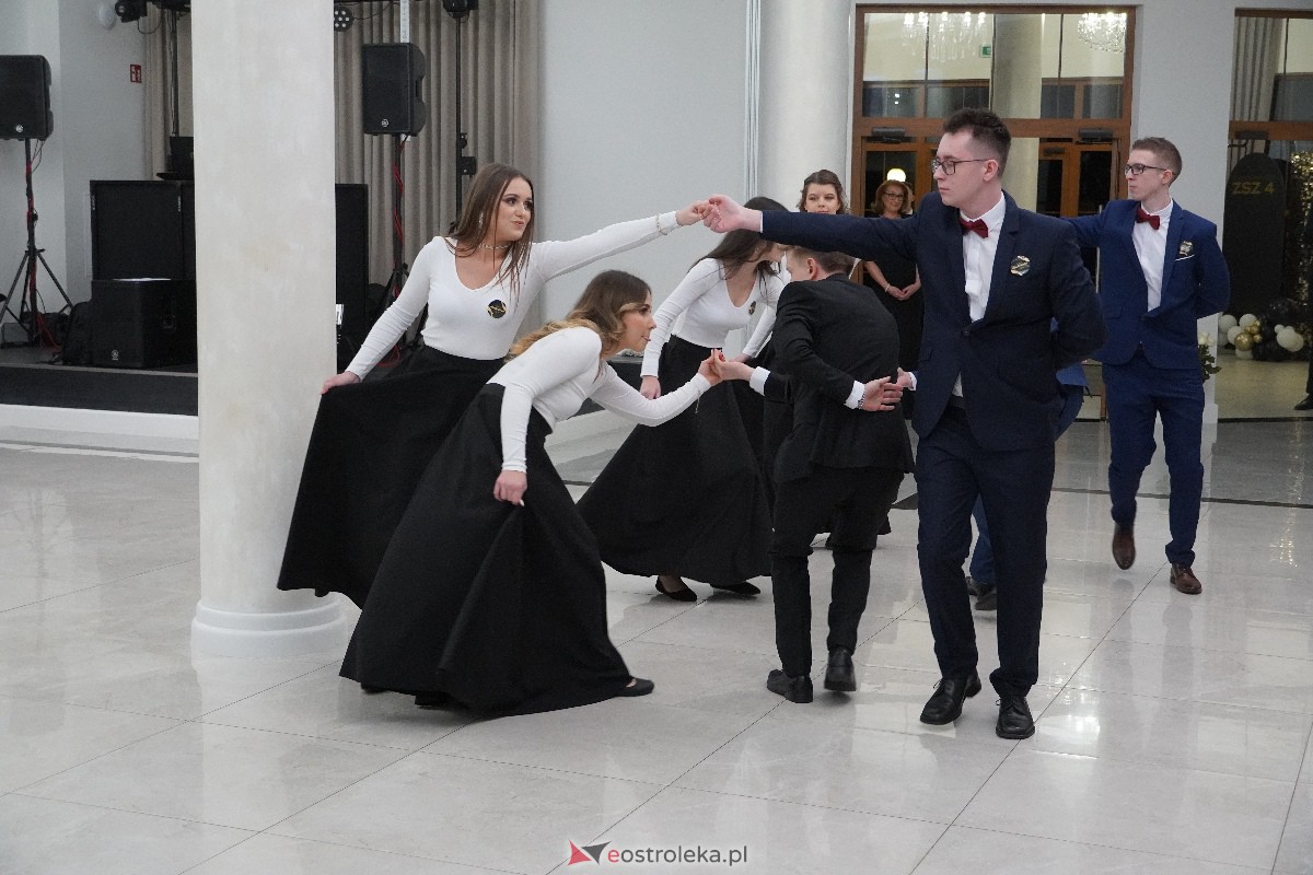 Studniówka ZSZ 4 w Ostrołęce [03.02.2024] - zdjęcie #86 - eOstroleka.pl