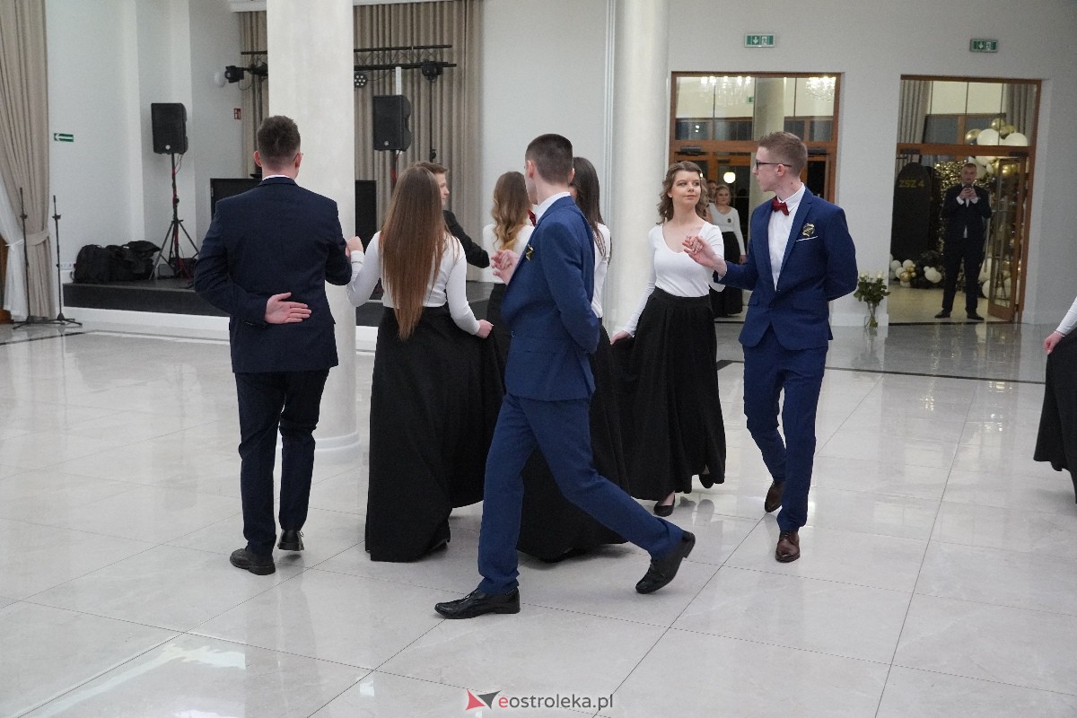 Studniówka ZSZ 4 w Ostrołęce [03.02.2024] - zdjęcie #84 - eOstroleka.pl