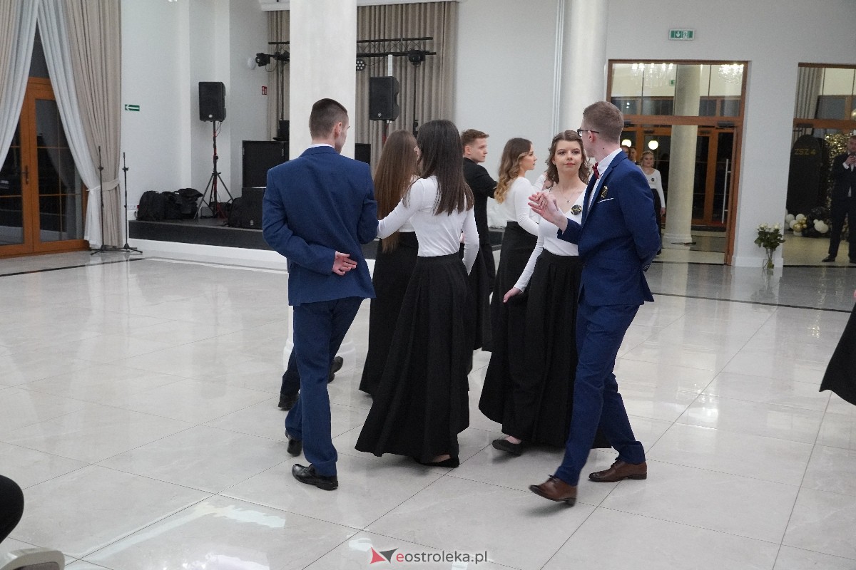 Studniówka ZSZ 4 w Ostrołęce [03.02.2024] - zdjęcie #83 - eOstroleka.pl