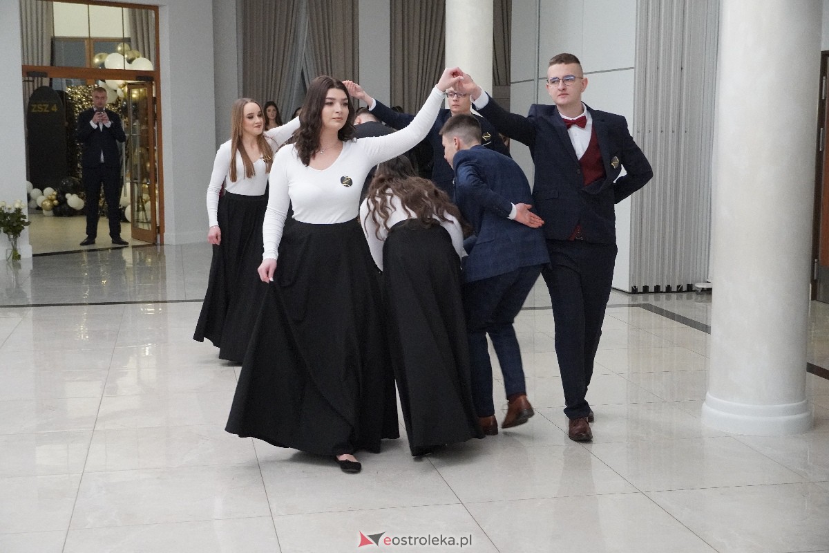 Studniówka ZSZ 4 w Ostrołęce [03.02.2024] - zdjęcie #82 - eOstroleka.pl