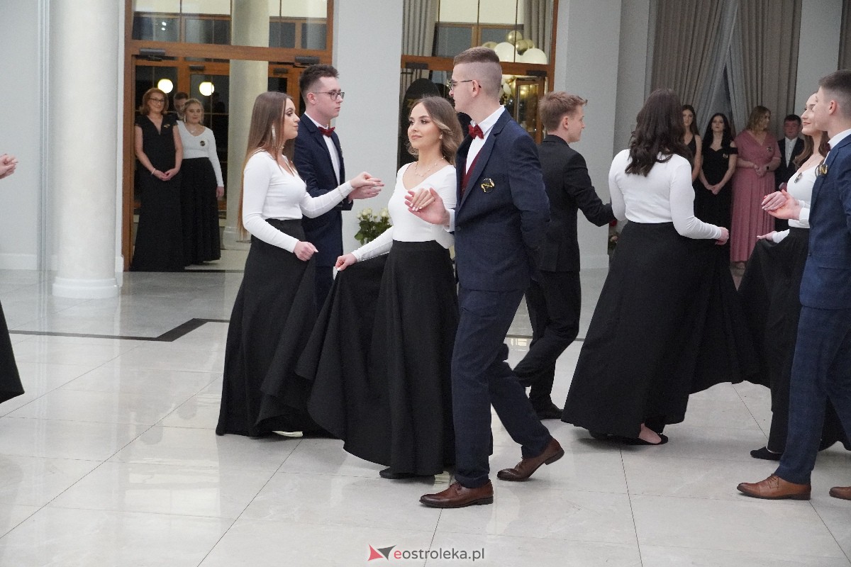 Studniówka ZSZ 4 w Ostrołęce [03.02.2024] - zdjęcie #81 - eOstroleka.pl