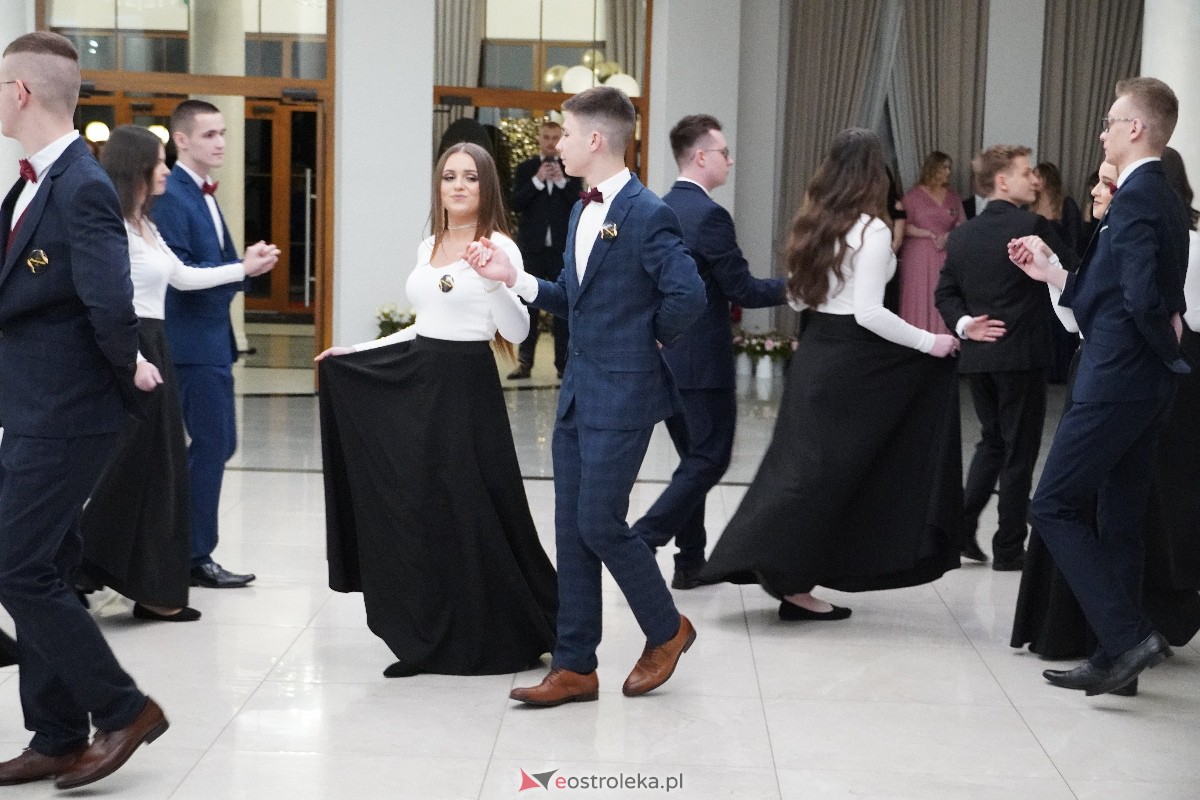 Studniówka ZSZ 4 w Ostrołęce [03.02.2024] - zdjęcie #80 - eOstroleka.pl