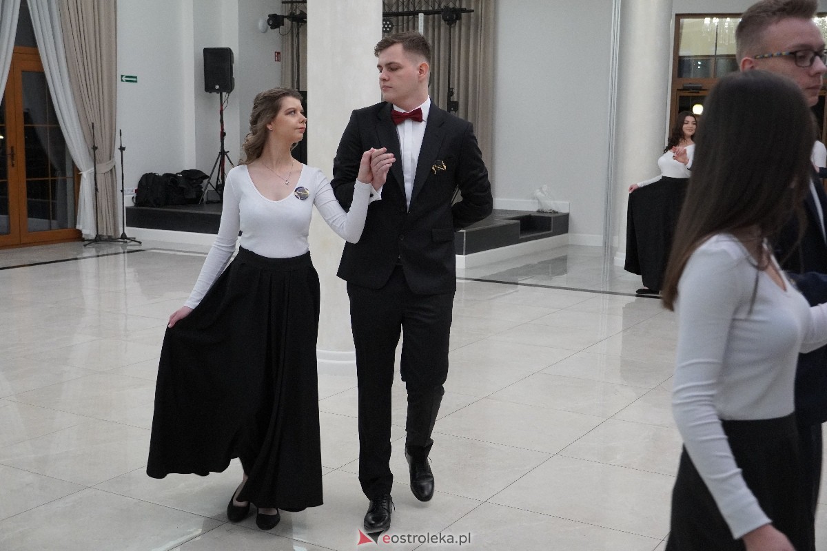 Studniówka ZSZ 4 w Ostrołęce [03.02.2024] - zdjęcie #78 - eOstroleka.pl