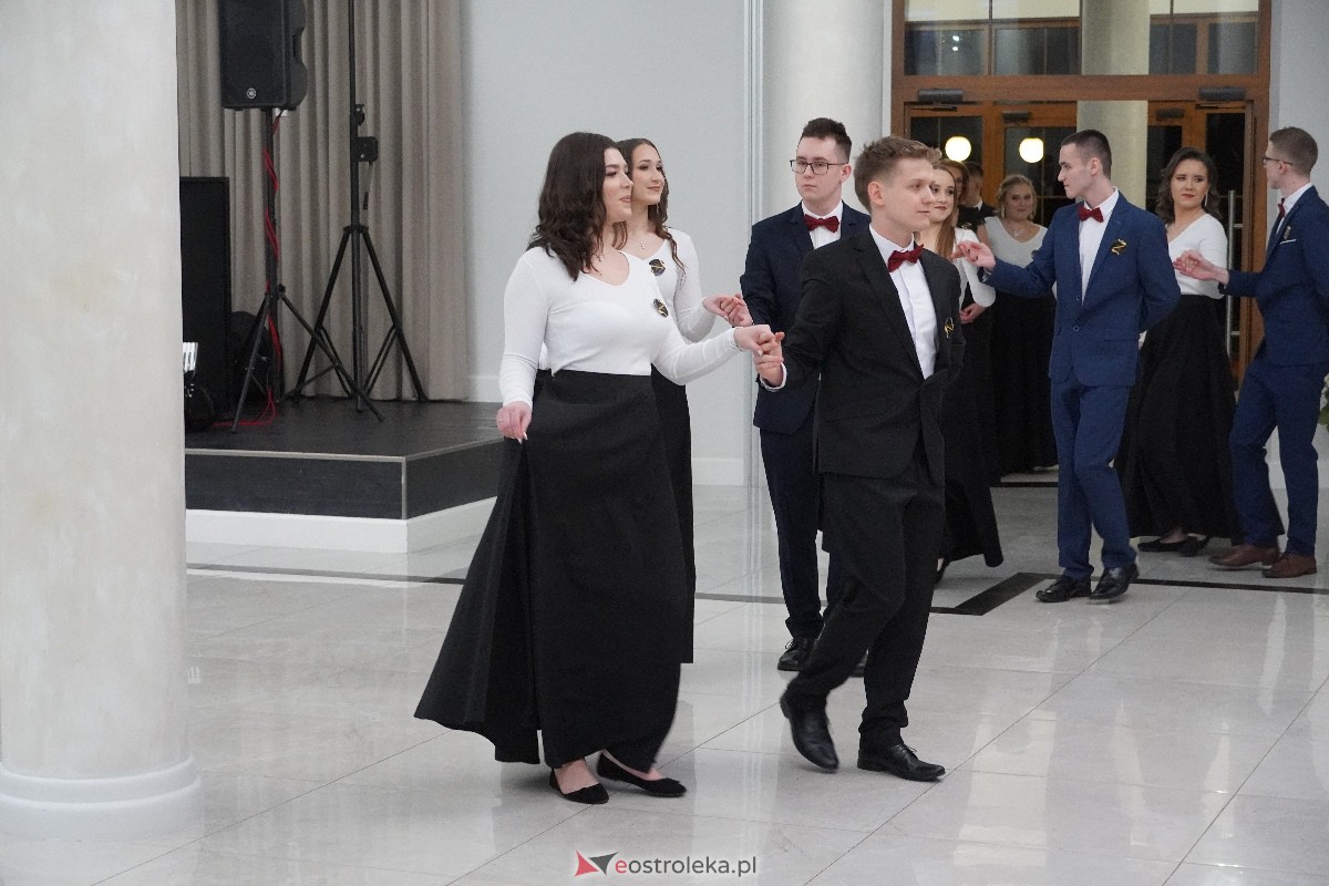 Studniówka ZSZ 4 w Ostrołęce [03.02.2024] - zdjęcie #75 - eOstroleka.pl