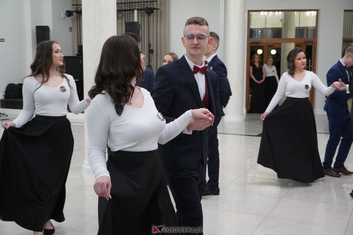 Studniówka ZSZ 4 w Ostrołęce [03.02.2024] - zdjęcie #74 - eOstroleka.pl