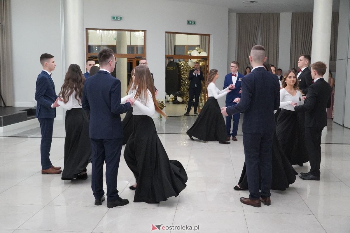 Studniówka ZSZ 4 w Ostrołęce [03.02.2024] - zdjęcie #71 - eOstroleka.pl