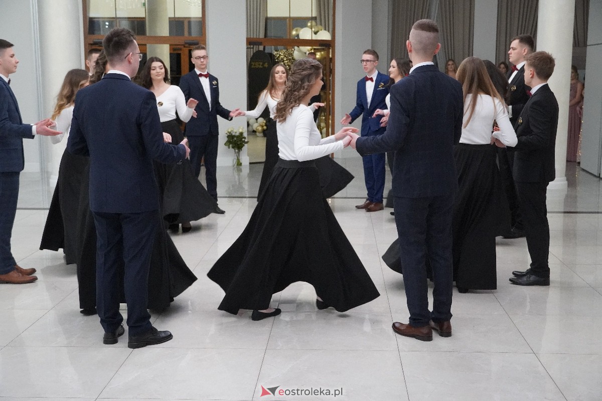 Studniówka ZSZ 4 w Ostrołęce [03.02.2024] - zdjęcie #68 - eOstroleka.pl