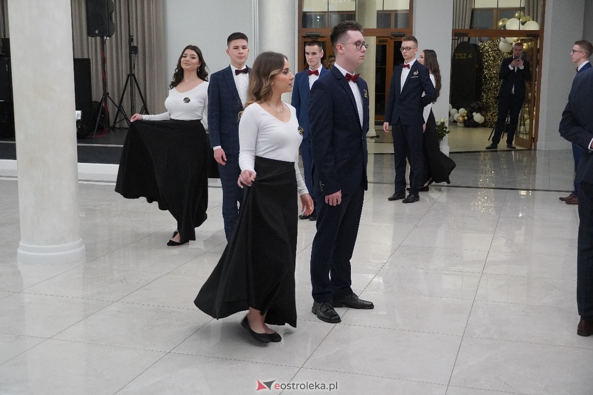 Studniówka ZSZ 4 w Ostrołęce [03.02.2024] - zdjęcie #65 - eOstroleka.pl